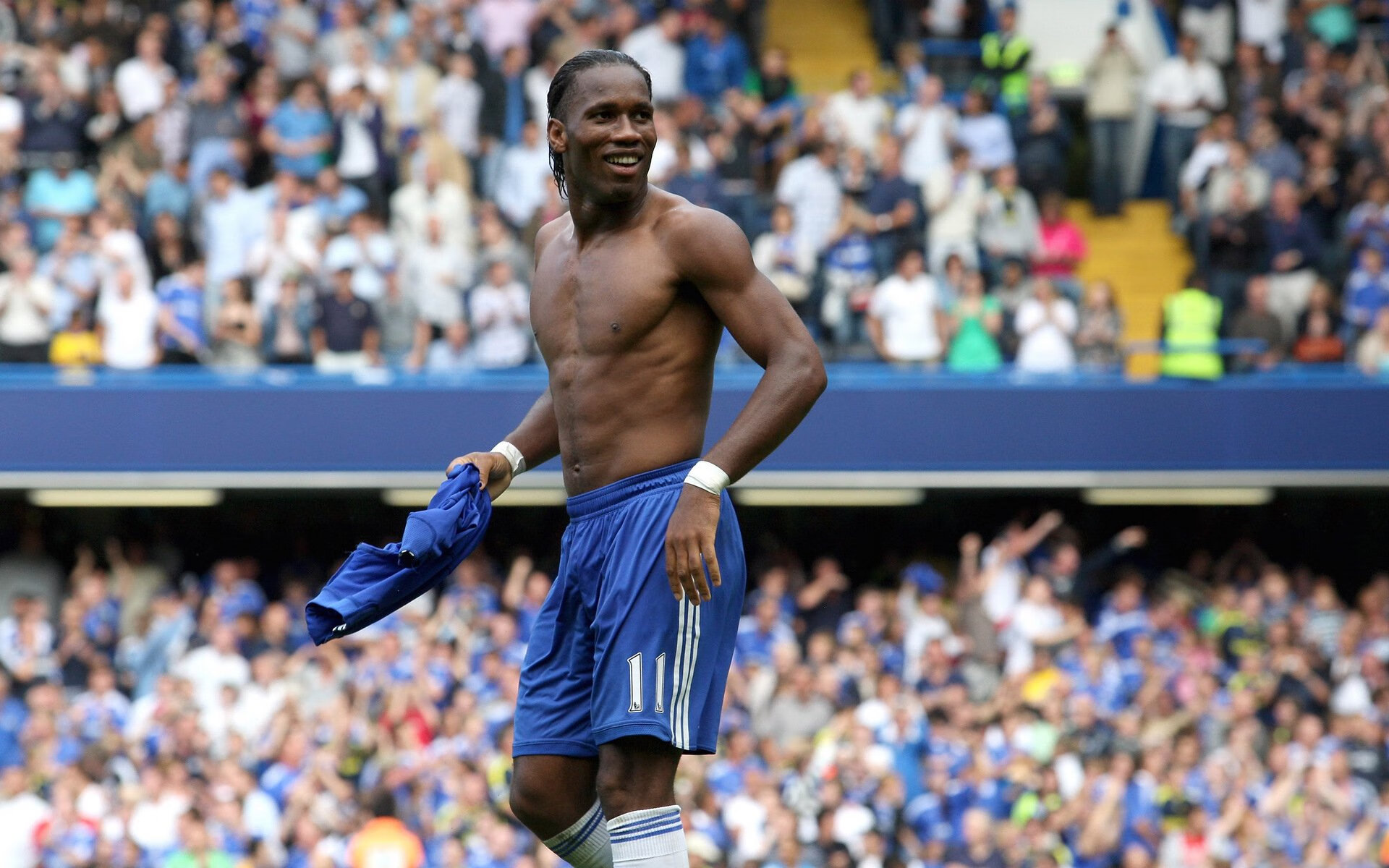 中超联赛中国队晋级 球迷齐声欢呼，中超足球联赛