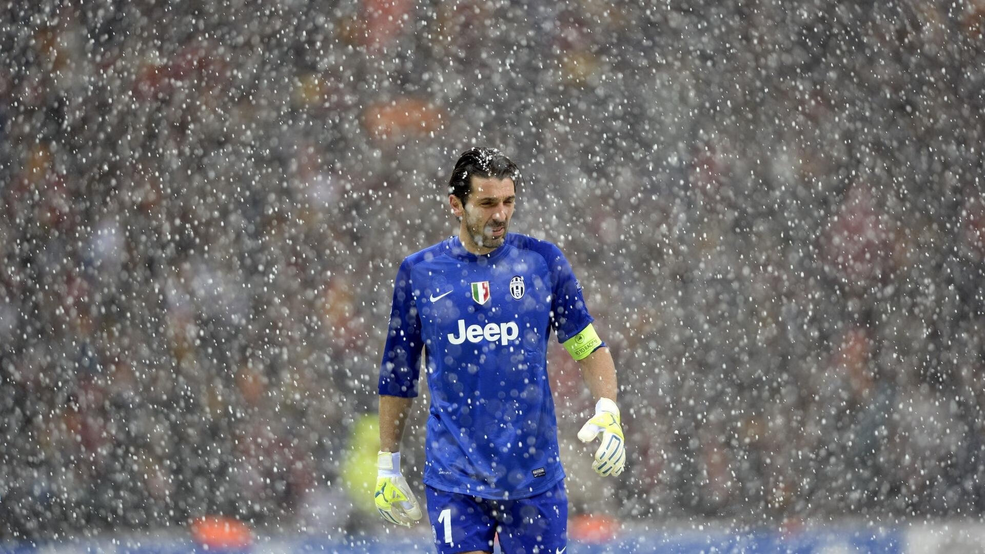 球队战术压制是否真的有效遏制对方锋线核心,全场压迫防守